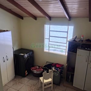 Casa com 144m², 2 dormitórios, 1 vaga, no bairro Diamantino em Caxias do Sul para Comprar