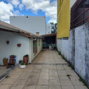 Casa com 144m², 2 dormitórios, 1 vaga, no bairro Diamantino em Caxias do Sul para Comprar
