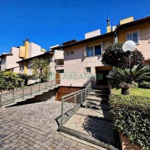 Casa Mobiliada com 440m², 3 dormitórios, 3 vagas, no bairro Jardelino Ramos em Caxias do Sul para Alugar