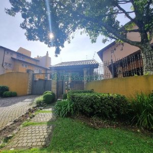 Casa Mobiliada com 440m², 3 dormitórios, 3 vagas, no bairro Jardelino Ramos em Caxias do Sul para Alugar