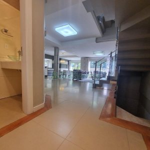 Casa Mobiliada com 440m², 3 dormitórios, 3 vagas, no bairro Jardelino Ramos em Caxias do Sul para Alugar