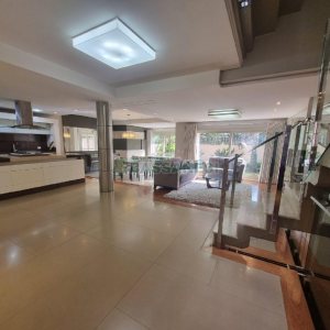 Casa Mobiliada com 440m², 3 dormitórios, 3 vagas, no bairro Jardelino Ramos em Caxias do Sul para Alugar