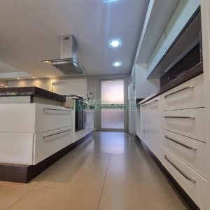 Casa Mobiliada com 440m², 3 dormitórios, 3 vagas, no bairro Jardelino Ramos em Caxias do Sul para Alugar