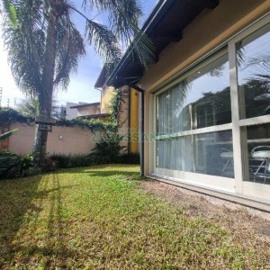 Casa Mobiliada com 440m², 3 dormitórios, 3 vagas, no bairro Jardelino Ramos em Caxias do Sul para Alugar