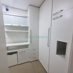 Casa Mobiliada com 440m², 3 dormitórios, 3 vagas, no bairro Jardelino Ramos em Caxias do Sul para Alugar