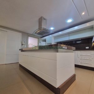 Casa Mobiliada com 440m², 3 dormitórios, 3 vagas, no bairro Jardelino Ramos em Caxias do Sul para Alugar