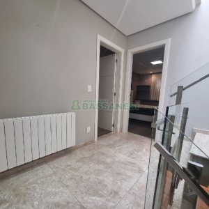 Casa Mobiliada com 440m², 3 dormitórios, 3 vagas, no bairro Jardelino Ramos em Caxias do Sul para Alugar