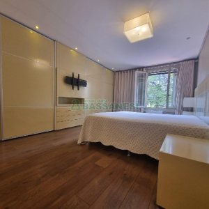Casa Mobiliada com 440m², 3 dormitórios, 3 vagas, no bairro Jardelino Ramos em Caxias do Sul para Alugar