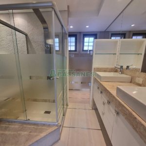 Casa Mobiliada com 440m², 3 dormitórios, 3 vagas, no bairro Jardelino Ramos em Caxias do Sul para Alugar