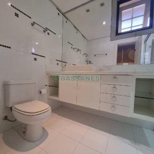 Casa Mobiliada com 440m², 3 dormitórios, 3 vagas, no bairro Jardelino Ramos em Caxias do Sul para Alugar