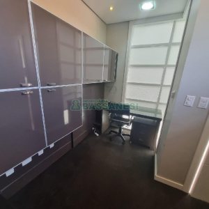 Casa Mobiliada com 440m², 3 dormitórios, 3 vagas, no bairro Jardelino Ramos em Caxias do Sul para Alugar
