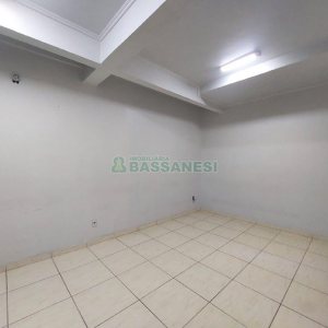 Sala com 22m², no bairro Centro em Caxias do Sul para Alugar ou Comprar