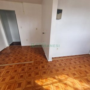 Casa com 75m², 2 dormitórios, 1 vaga, no bairro Charqueadas em Caxias do Sul para Alugar