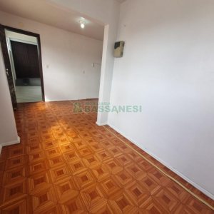 Casa com 75m², 2 dormitórios, 1 vaga, no bairro Charqueadas em Caxias do Sul para Alugar