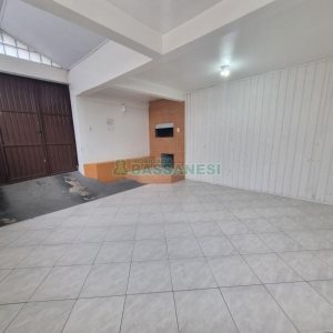 Casa com 75m², 2 dormitórios, 1 vaga, no bairro Charqueadas em Caxias do Sul para Alugar