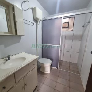 Casa com 75m², 2 dormitórios, 1 vaga, no bairro Charqueadas em Caxias do Sul para Alugar