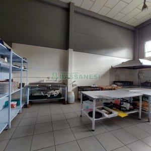 Pavilhão com 670m², no bairro Charqueadas em Caxias do Sul para Alugar