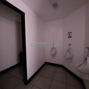 Pavilhão com 670m², no bairro Charqueadas em Caxias do Sul para Alugar