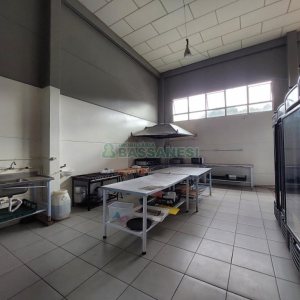 Pavilhão com 670m², no bairro Charqueadas em Caxias do Sul para Alugar