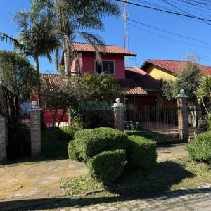 Casa com 159m², 3 dormitórios, 2 vagas, no bairro Desvio Rizzo em Caxias do Sul para Comprar