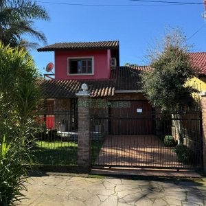 Casa com 159m², 3 dormitórios, 2 vagas, no bairro Desvio Rizzo em Caxias do Sul para Comprar