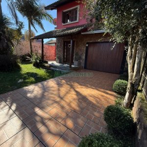 Casa com 159m², 3 dormitórios, 2 vagas, no bairro Desvio Rizzo em Caxias do Sul para Comprar
