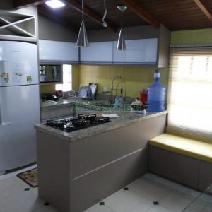 Casa com 159m², 3 dormitórios, 2 vagas, no bairro Desvio Rizzo em Caxias do Sul para Comprar