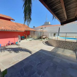 Casa com 159m², 3 dormitórios, 2 vagas, no bairro Desvio Rizzo em Caxias do Sul para Comprar