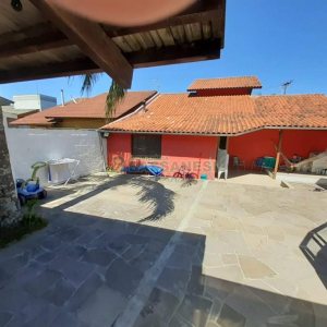 Casa com 159m², 3 dormitórios, 2 vagas, no bairro Desvio Rizzo em Caxias do Sul para Comprar