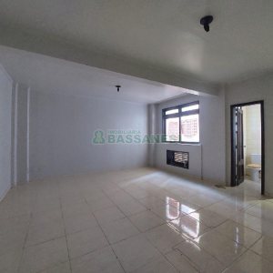 Sala com 39m², no bairro Centro em Caxias do Sul para Alugar ou Comprar