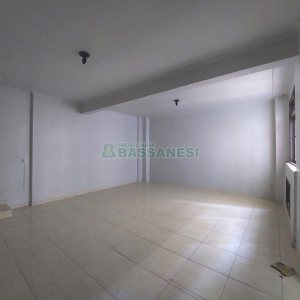 Sala com 39m², no bairro Centro em Caxias do Sul para Alugar ou Comprar