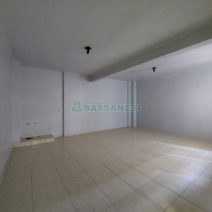 Sala com 39m², no bairro Centro em Caxias do Sul para Alugar ou Comprar