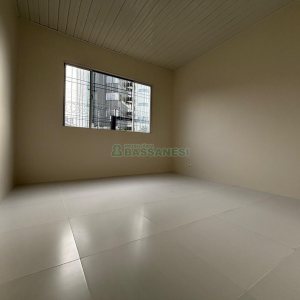 Casa com 74m², 3 dormitórios, 1 vaga, no bairro Madureira em Caxias do Sul para Alugar