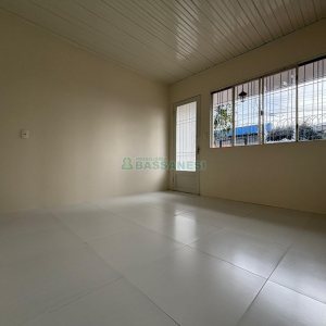 Casa com 74m², 3 dormitórios, 1 vaga, no bairro Madureira em Caxias do Sul para Alugar