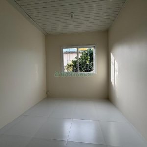 Casa com 74m², 3 dormitórios, 1 vaga, no bairro Madureira em Caxias do Sul para Alugar