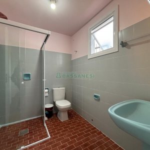 Casa com 74m², 3 dormitórios, 1 vaga, no bairro Madureira em Caxias do Sul para Alugar