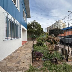 Casa com 74m², 3 dormitórios, 1 vaga, no bairro Madureira em Caxias do Sul para Alugar