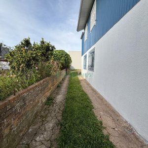 Casa com 74m², 3 dormitórios, 1 vaga, no bairro Madureira em Caxias do Sul para Alugar