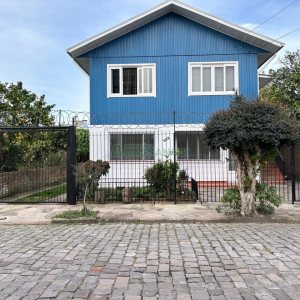 Casa com 148m², 6 dormitórios, 2 vagas, no bairro Madureira em Caxias do Sul para Alugar