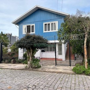 Casa com 148m², 6 dormitórios, 2 vagas, no bairro Madureira em Caxias do Sul para Alugar