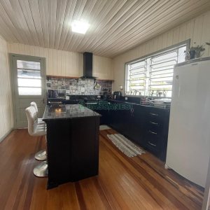 Casa com 148m², 6 dormitórios, 2 vagas, no bairro Madureira em Caxias do Sul para Alugar
