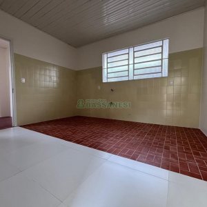 Casa com 148m², 6 dormitórios, 2 vagas, no bairro Madureira em Caxias do Sul para Alugar