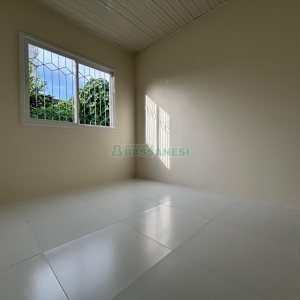Casa com 148m², 6 dormitórios, 2 vagas, no bairro Madureira em Caxias do Sul para Alugar