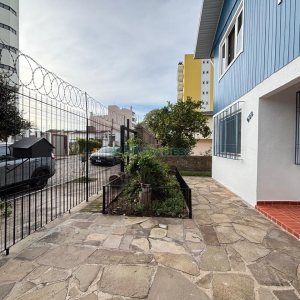 Casa com 140m², 3 dormitórios, 1 vaga, no bairro Madureira em Caxias do Sul para Alugar