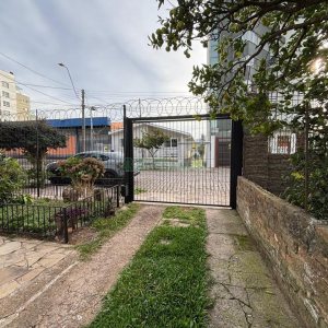 Casa com 140m², 3 dormitórios, 1 vaga, no bairro Madureira em Caxias do Sul para Alugar