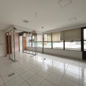 Sala com 85m², no bairro Centro em Caxias do Sul para Alugar