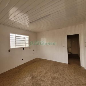 Casa com 90m², 2 dormitórios, 1 vaga, no bairro Pio X em Caxias do Sul para Alugar
