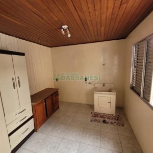 Casa com 90m², 2 dormitórios, 1 vaga, no bairro Pio X em Caxias do Sul para Alugar