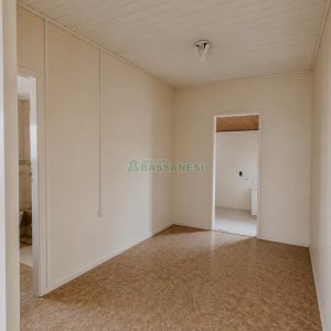 Casa com 90m², 2 dormitórios, 1 vaga, no bairro Pio X em Caxias do Sul para Alugar