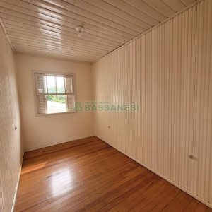 Casa com 90m², 2 dormitórios, 1 vaga, no bairro Pio X em Caxias do Sul para Alugar